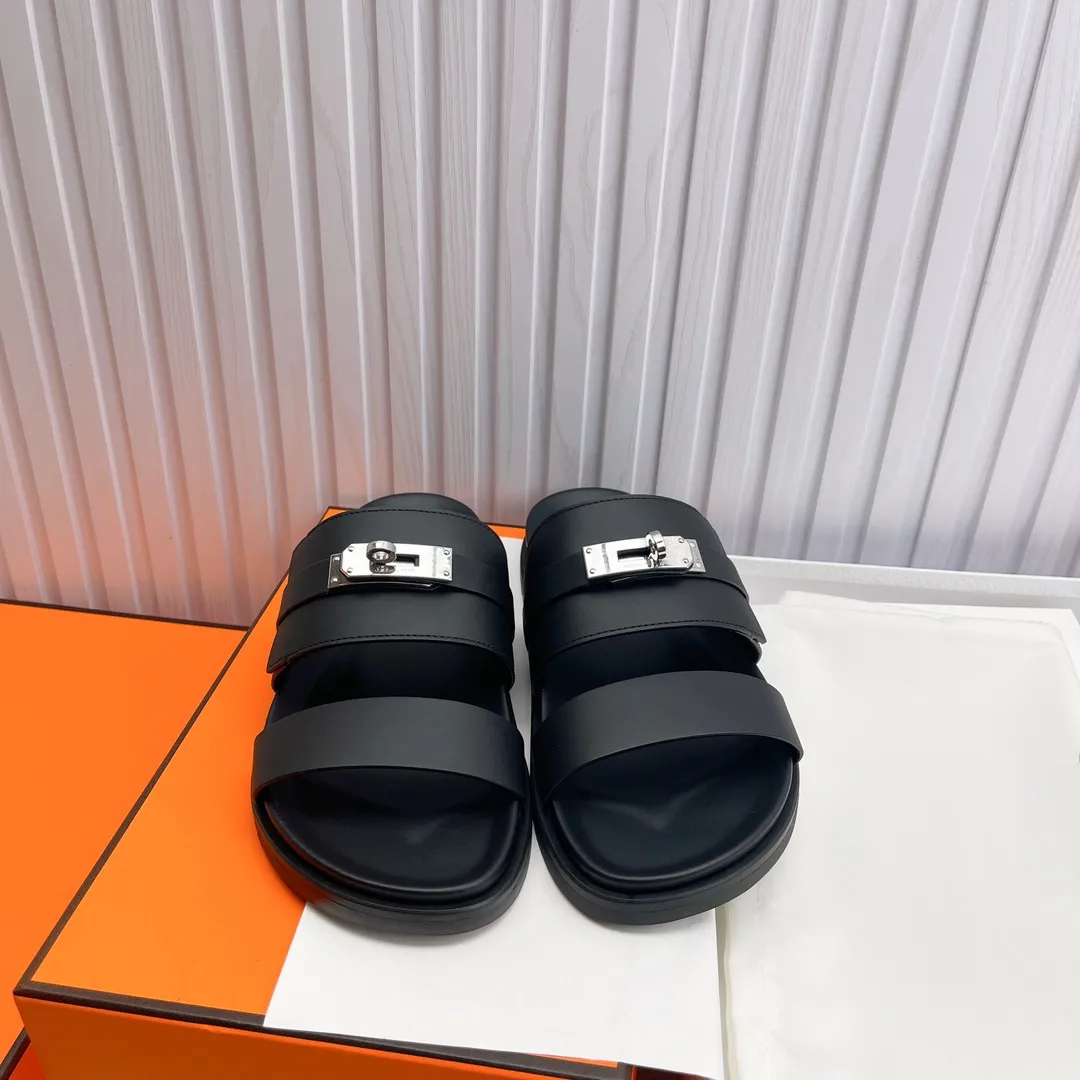 👟👟Ex-factory price 480👟👟 High version of Hermes 🐎The extremely popular couple's second uncle slippers/the latest snake print sandals and slippers, paired with various colorful socks, so trendy!  ———————— Upper: imported cowhide/Lining: imported cowhide Outsole: Tpu non-slip and wear-resistant outsole Female 36-46.